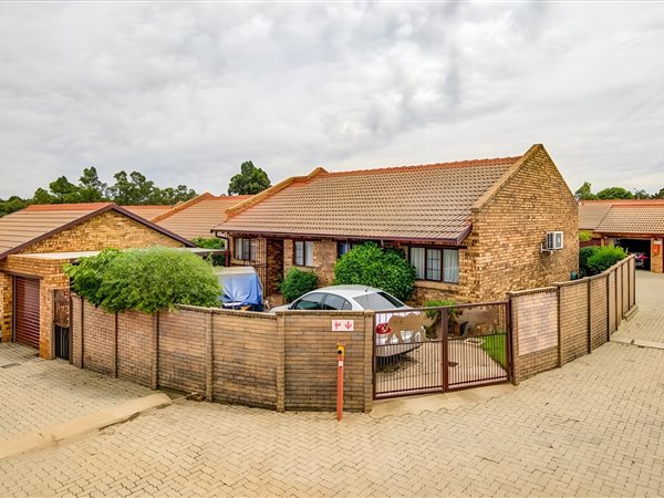 3 Bedroom Townhouse 3 Bedroom Townhouse