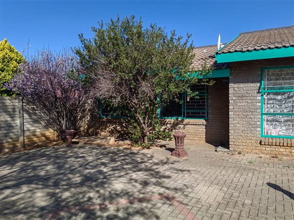 4 Bed Townhouse in Uitsig