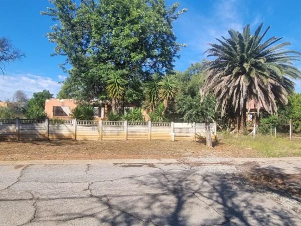 1 485 m² Land