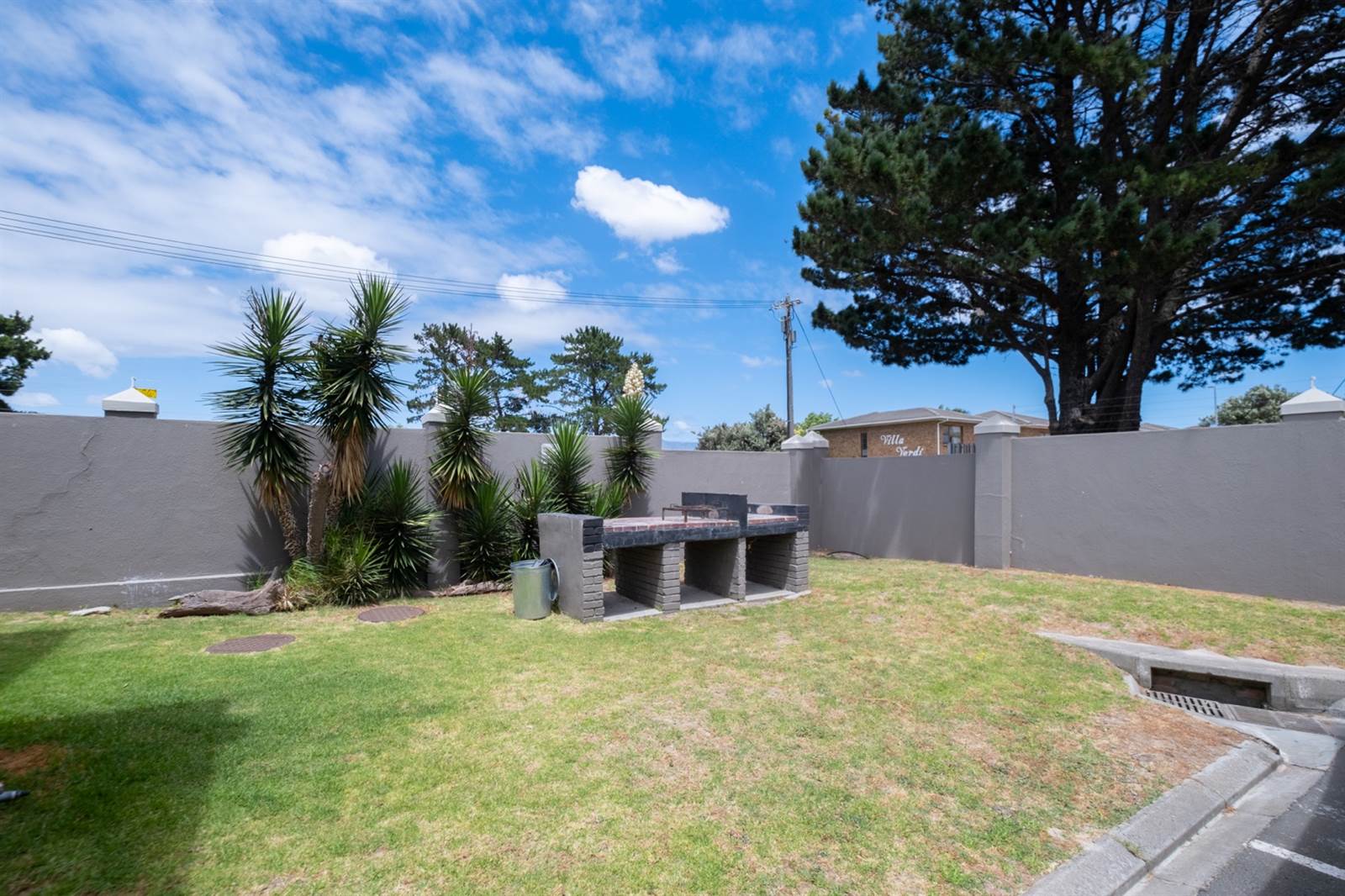1 Bed Apartment in Parow North photo number 17