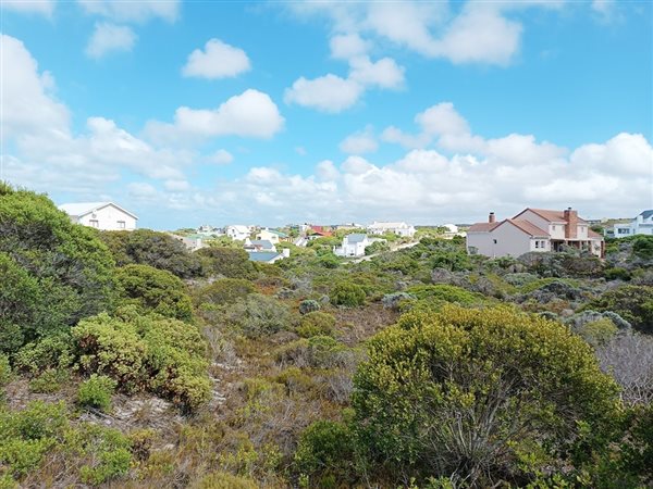 748 m² Land available in Suiderstrand
