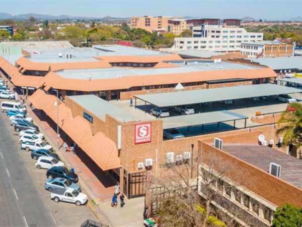 9 482 m² Retail Space 9 482 m² Retail Space