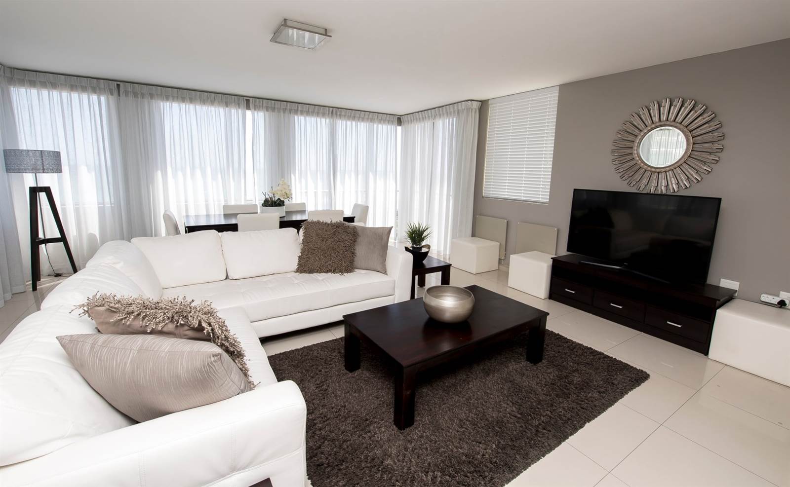 2 Bed Apartment in Bloubergstrand photo number 5