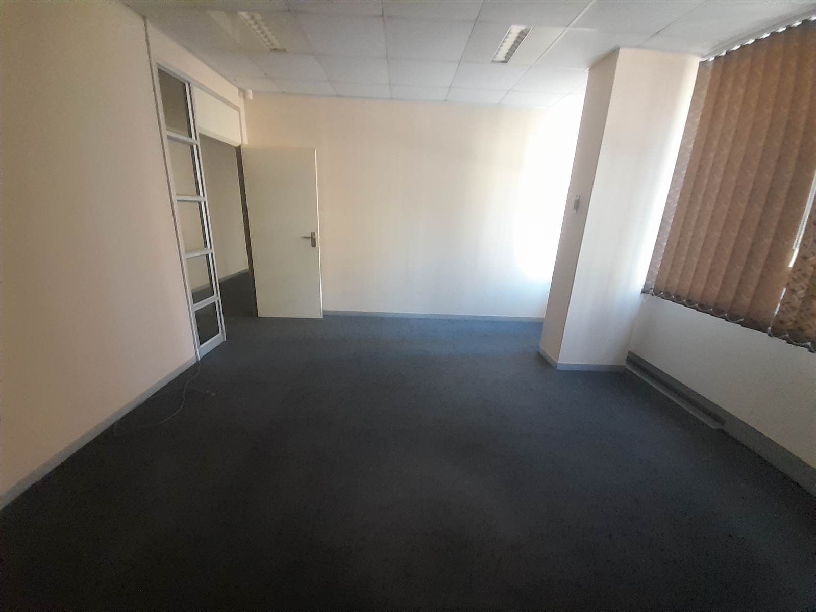 154.9  m² Commercial space in Durban CBD photo number 5