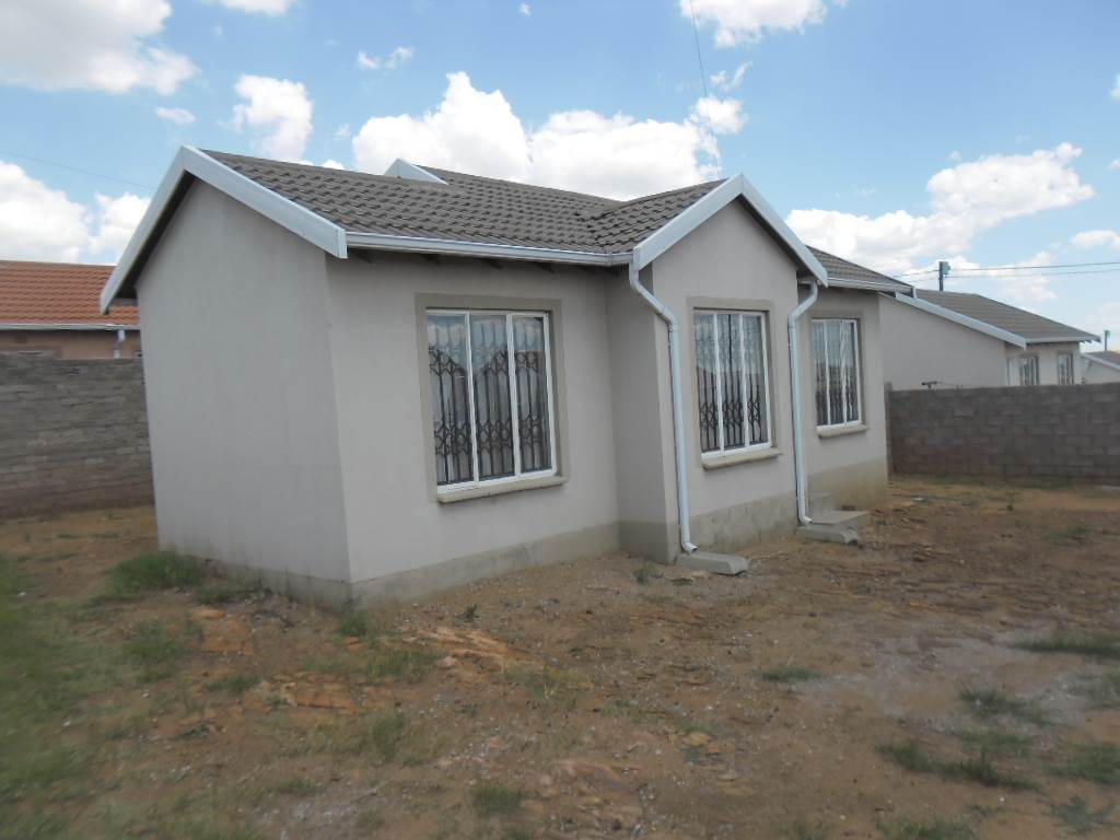 2 Bed House in Kagiso photo number 1