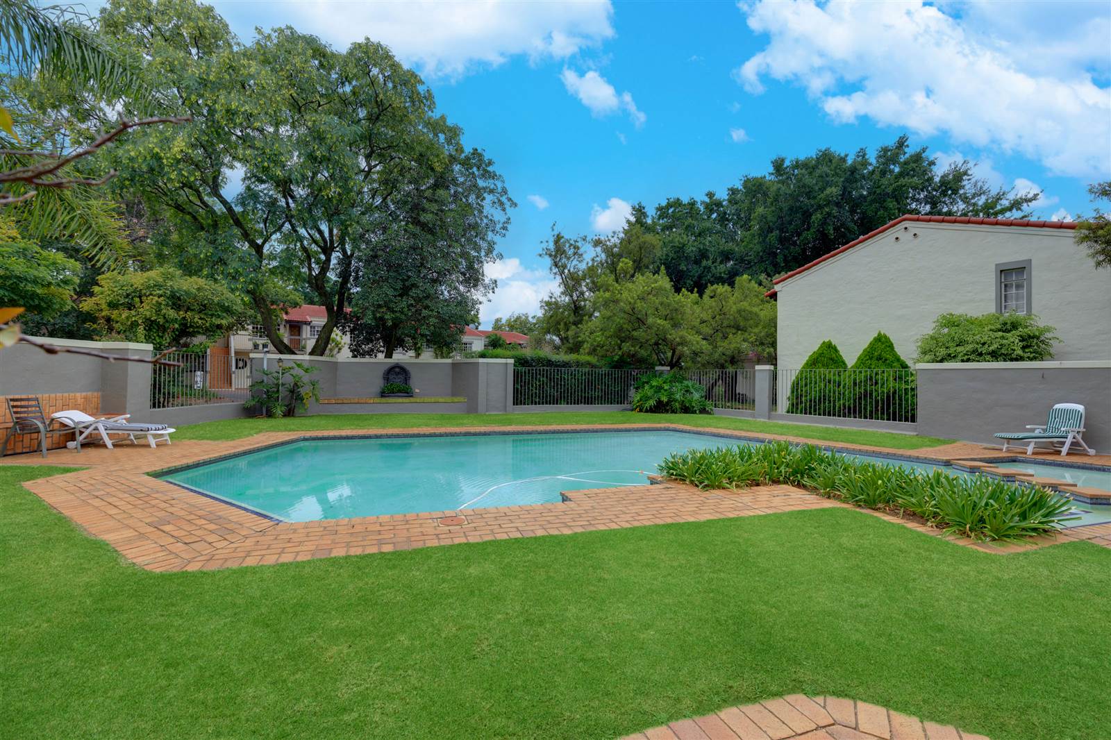 2 Bed Townhouse in Bryanston photo number 18