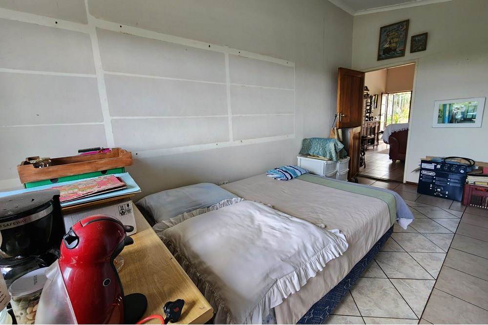 2 Bed House in Humansdorp photo number 11