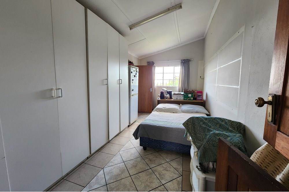 2 Bed House in Humansdorp photo number 9