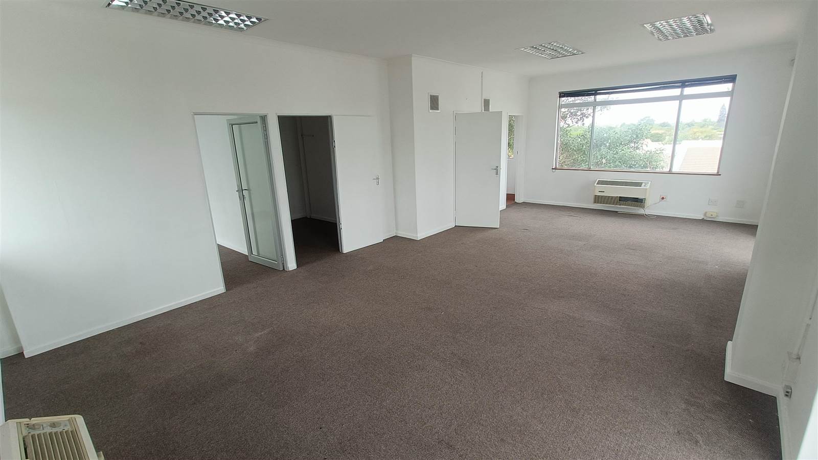 83  m² Commercial space in Tableview photo number 2