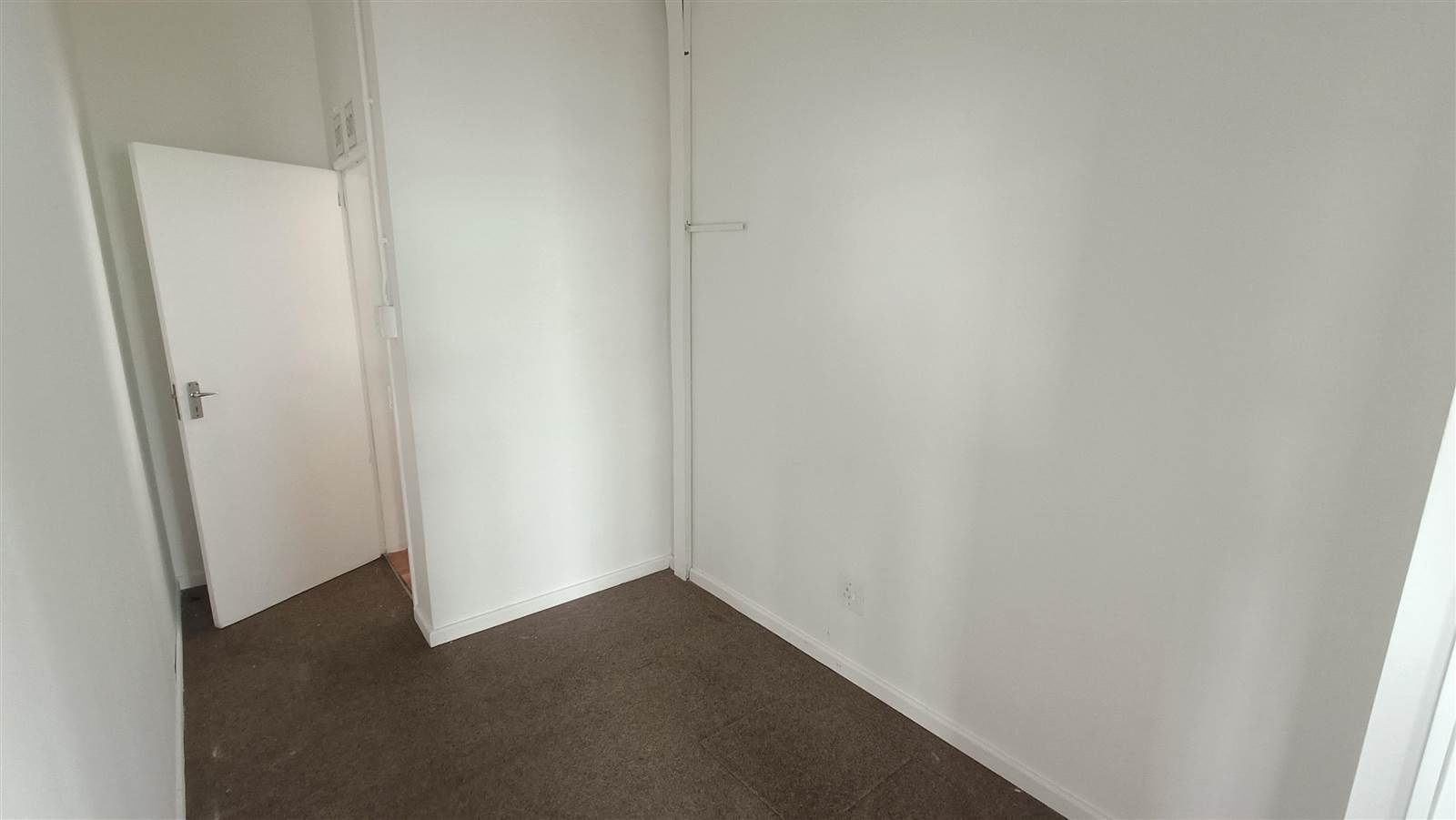 83  m² Commercial space in Tableview photo number 10