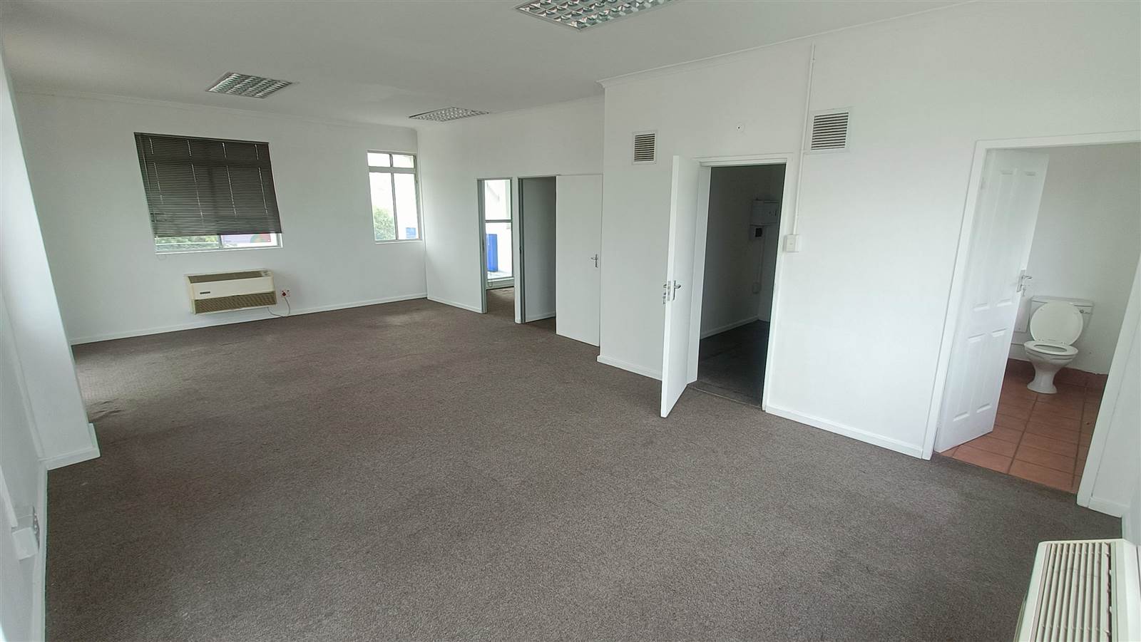 83  m² Commercial space in Tableview photo number 4
