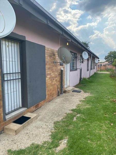 10 Bed House in Kempton Park Ext 2 photo number 10