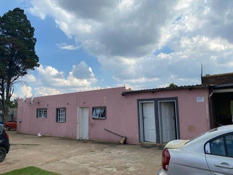 10 Bed House in Kempton Park Ext 2 photo number 2