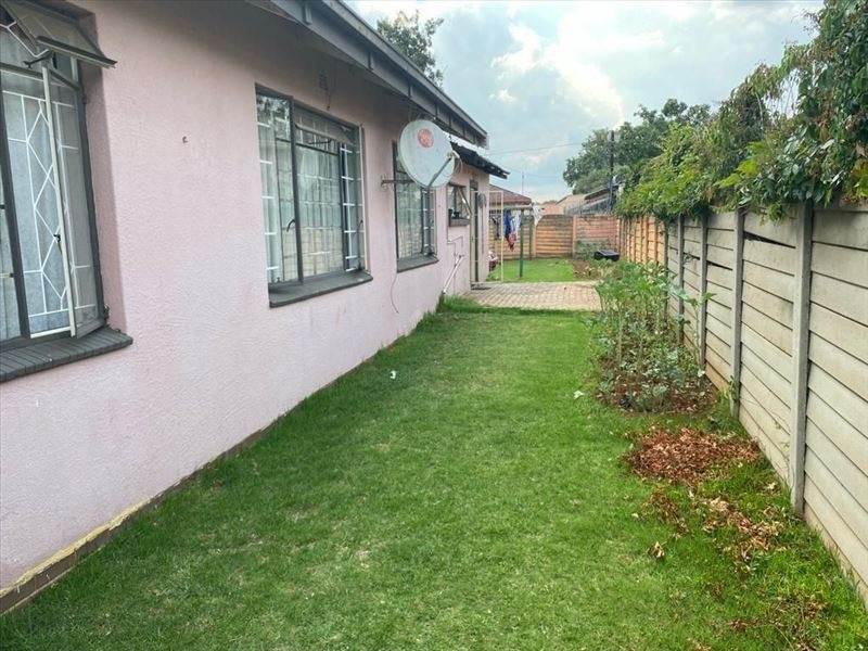 10 Bed House in Kempton Park Ext 2 photo number 11
