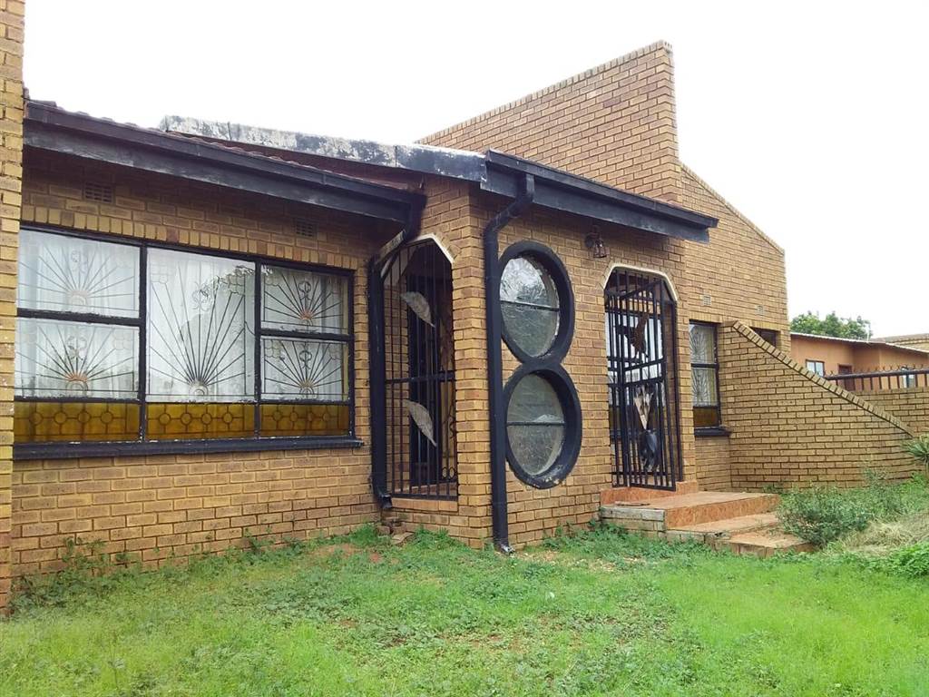 3 Bed House in Lethlabile photo number 3