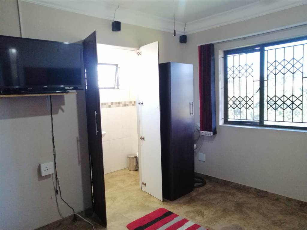 2 Bed Apartment in Stanger Central photo number 12