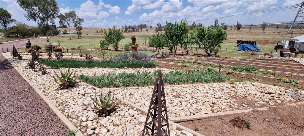 10.9 ha Smallholding in Witbank Central photo number 5