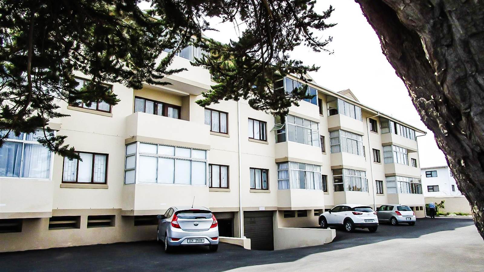 1 Bed Apartment in Northcliff photo number 9