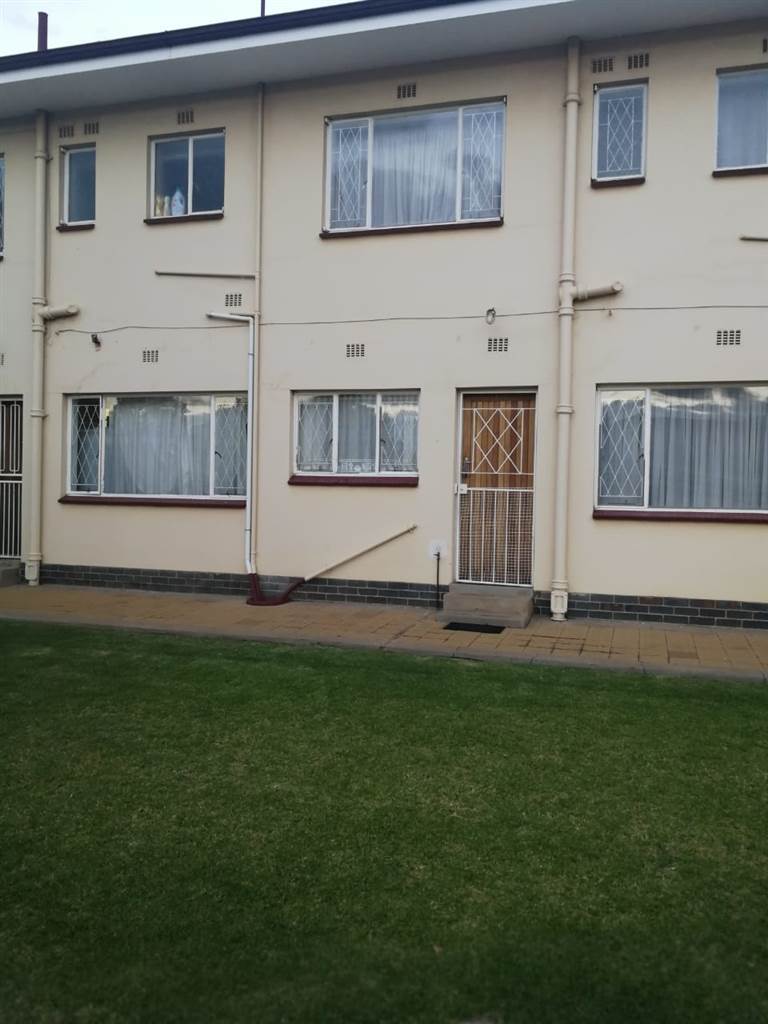 2 Bed Duplex in Kempton Park Central photo number 2