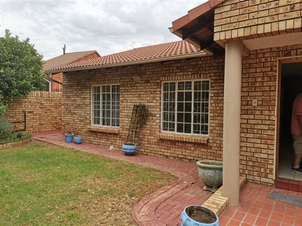 2 Bedroom Townhouse 2 Bedroom Townhouse