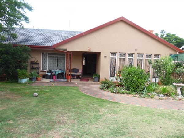 4 Bed House in Three Rivers