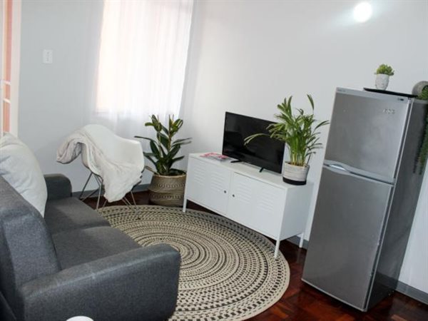 Bachelor apartment in Johannesburg Central