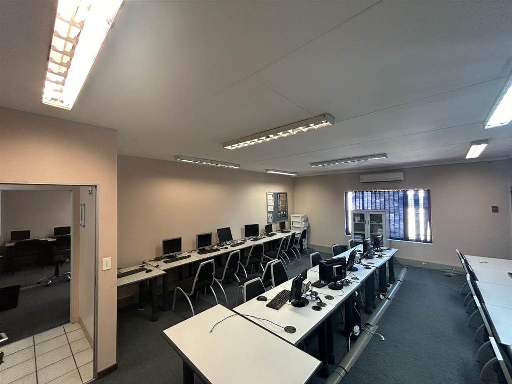 683  m² Commercial space in Nelspruit photo number 28
