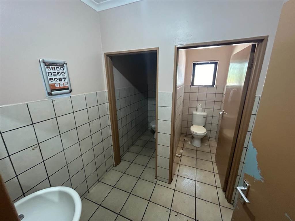 683  m² Commercial space in Nelspruit photo number 16