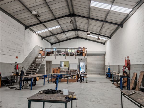 260  m² Industrial space