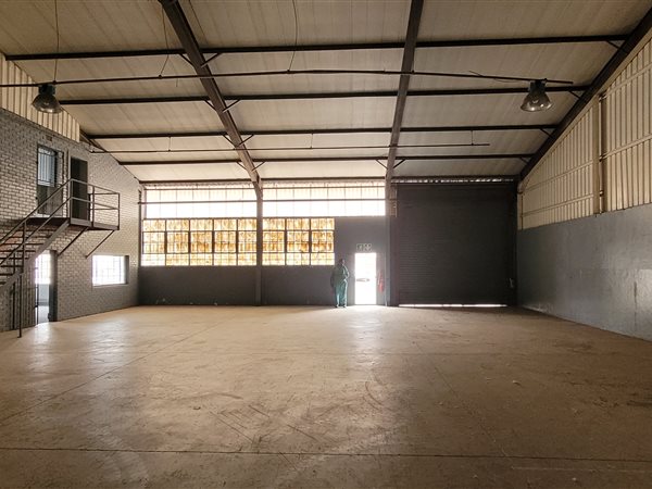 406  m² Industrial space