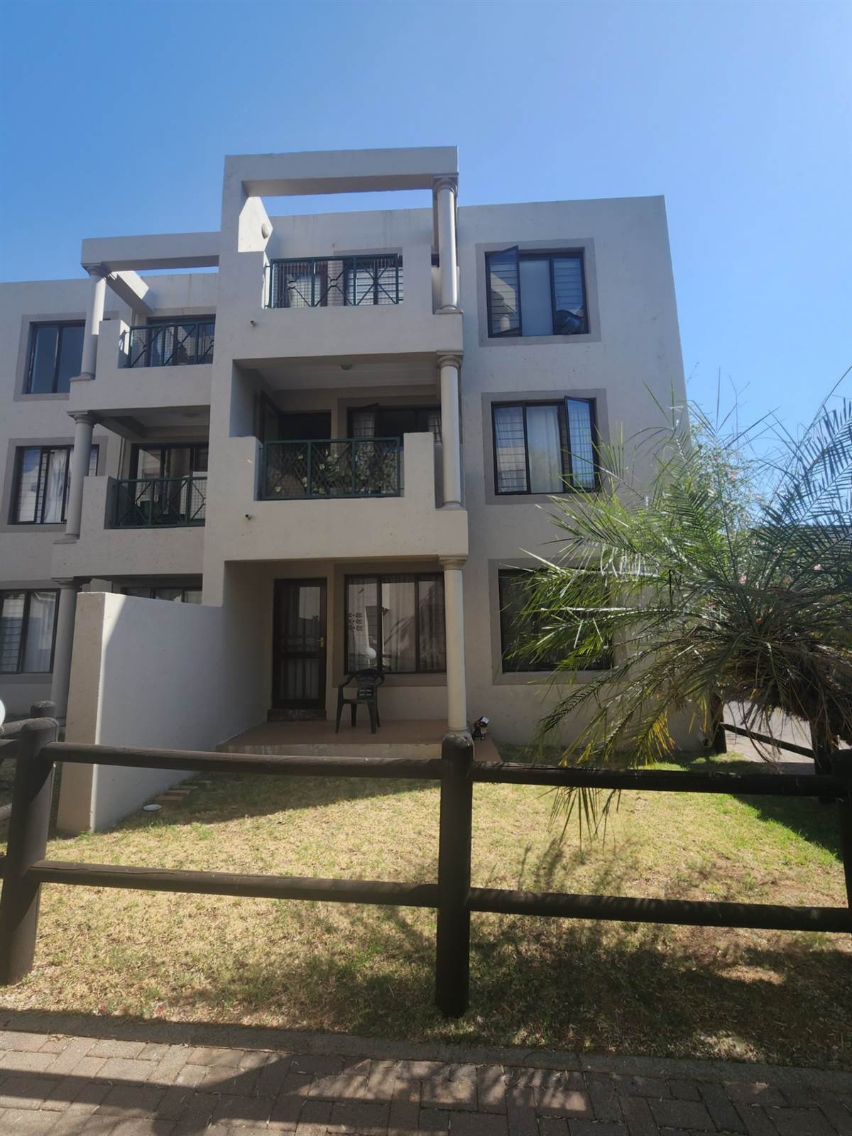 1 Bed Apartment in Bryanston photo number 17