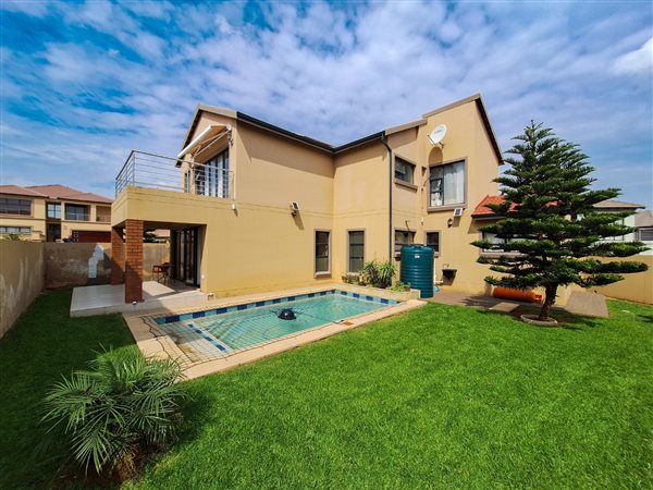 4 Bedroom House 4 Bedroom House