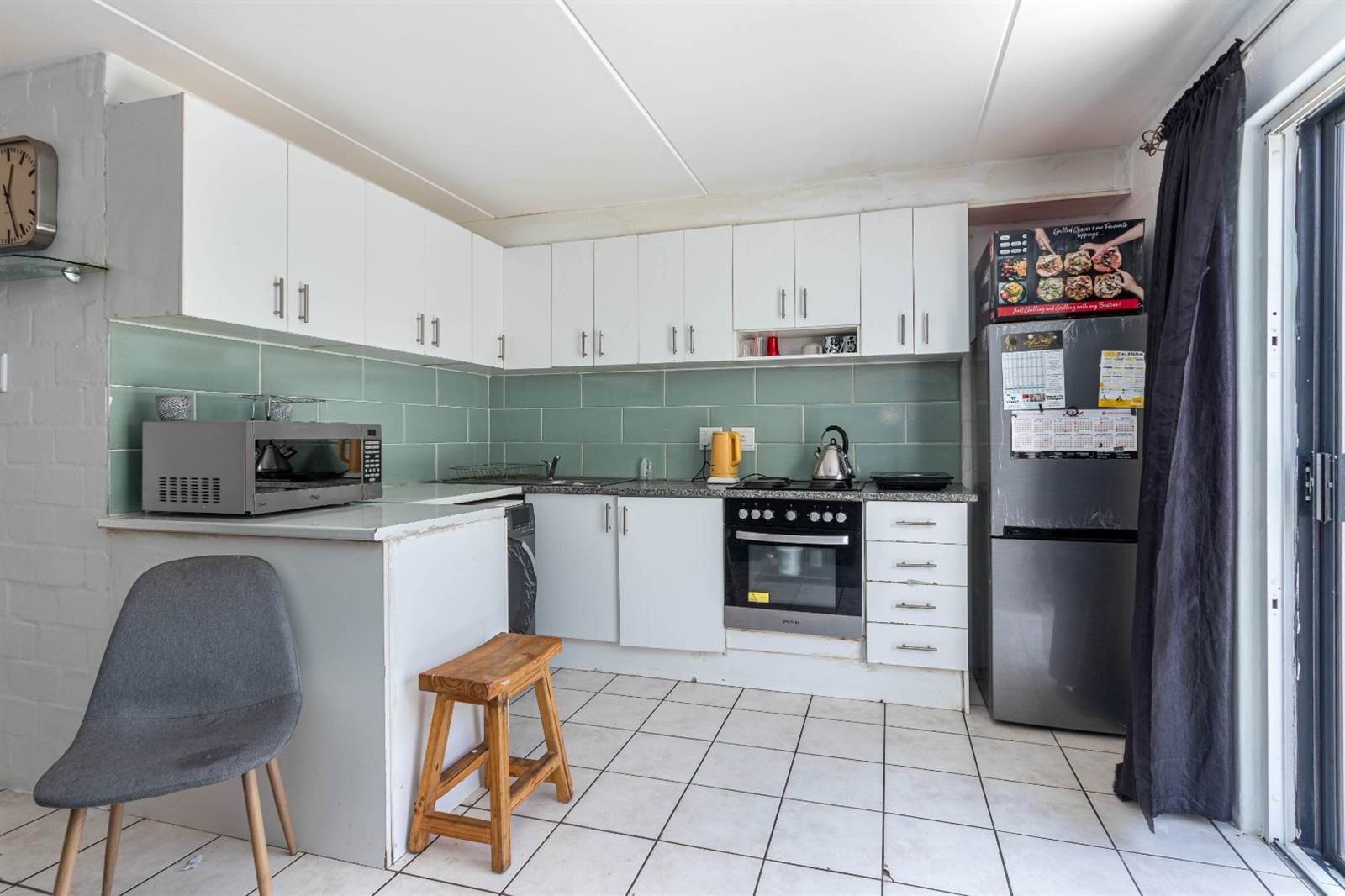 1 Bed Apartment in Wynberg photo number 7