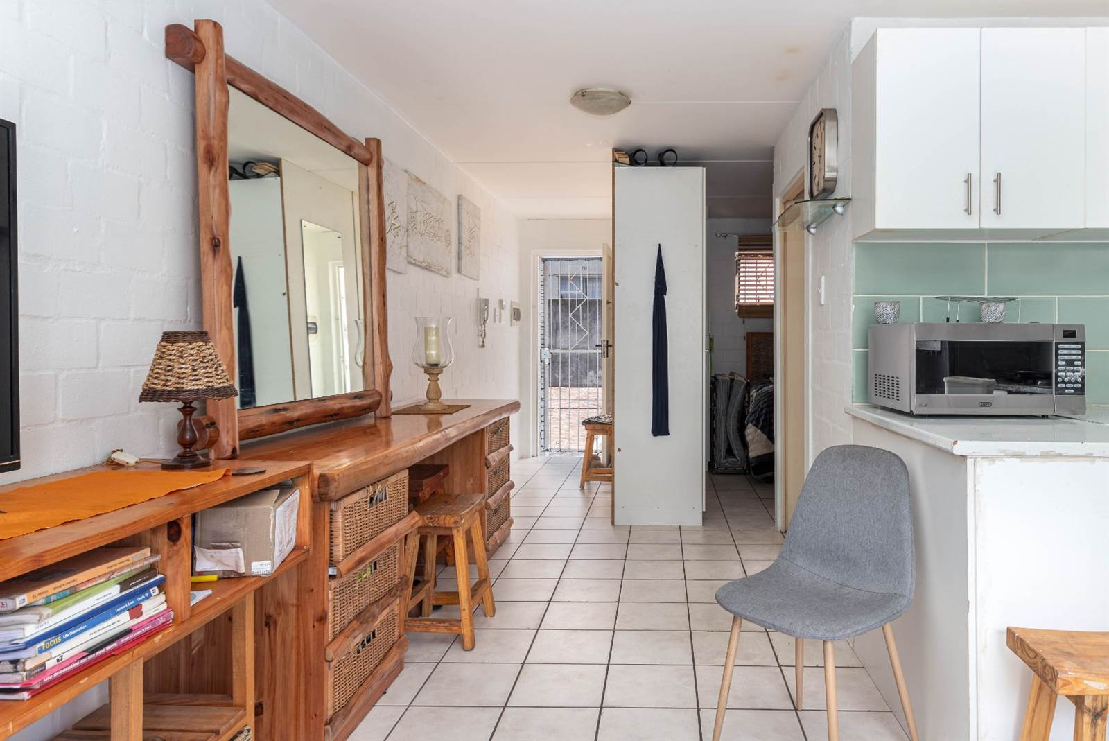 1 Bed Apartment in Wynberg photo number 6
