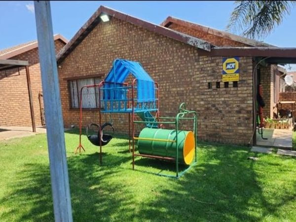 2 Bedroom Townhouse 2 Bedroom Townhouse