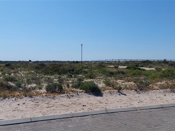 750 m² Land