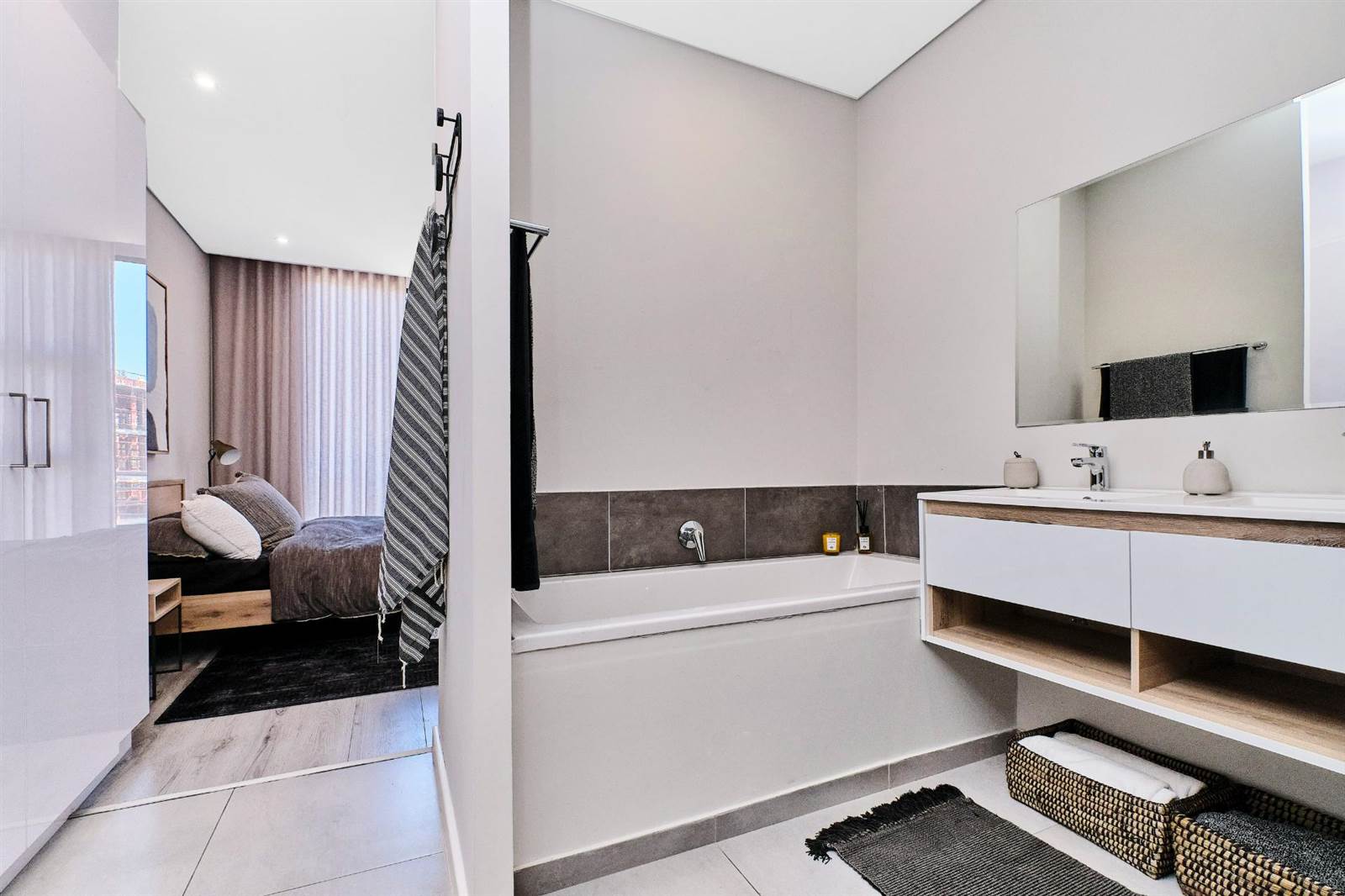 2 Bed Apartment in Sandton City photo number 12