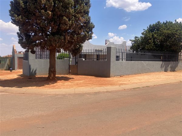 4 Bedroom House 4 Bedroom House