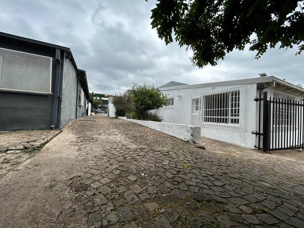 70  m² Commercial space in Greenside photo number 1
