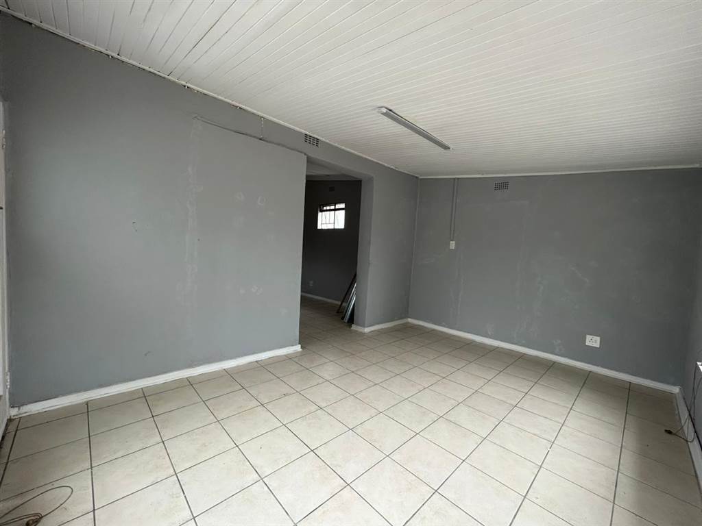 70  m² Commercial space in Greenside photo number 8