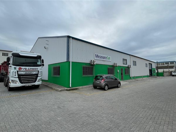 800  m² Industrial space