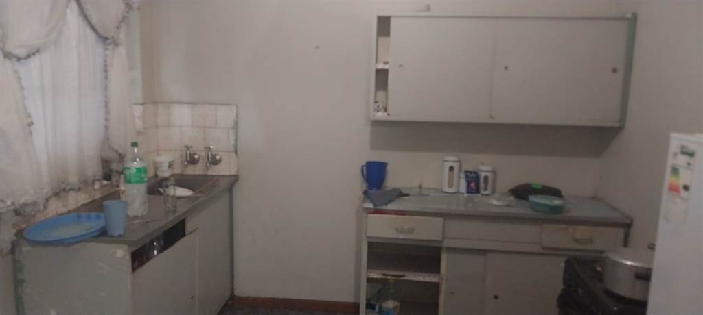 1 Bed Apartment in Kempton Park West photo number 11