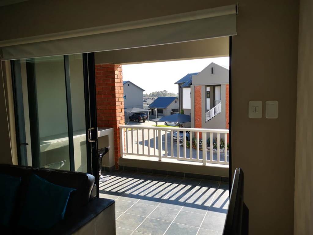 2 Bed Apartment in Pinelands photo number 2