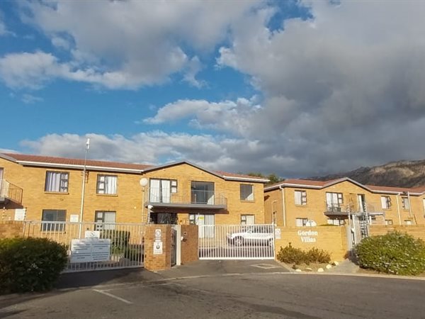 2 Bed Apartment in Gordons Bay Central