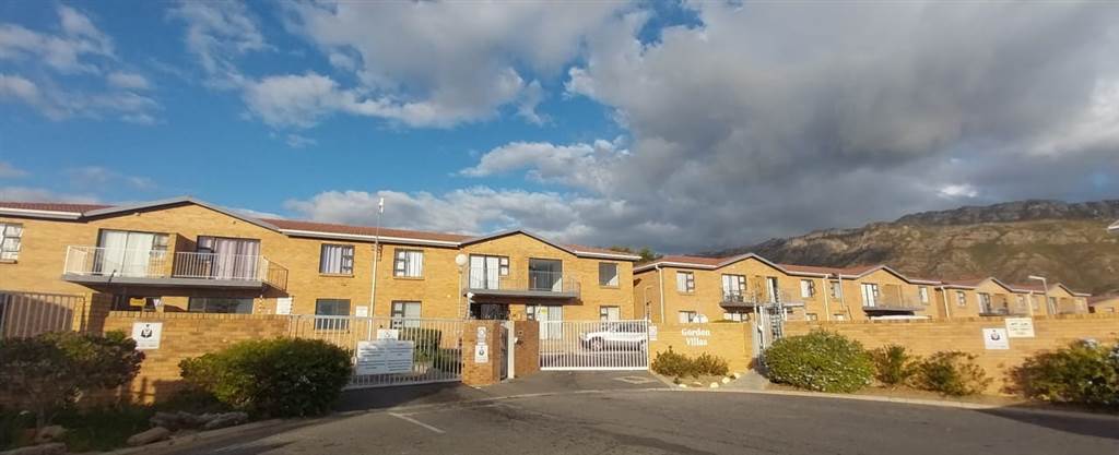 2 Bed Apartment in Gordons Bay Central photo number 1