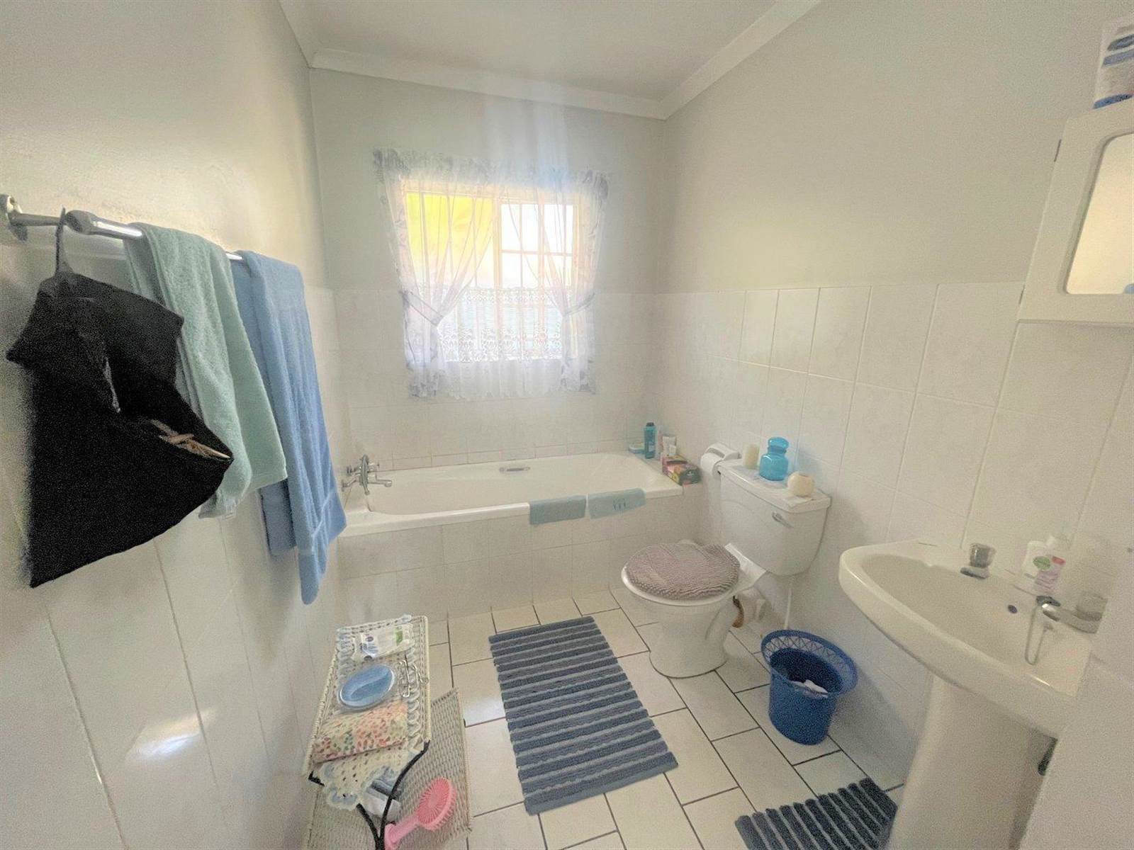 3 Bed Townhouse in Parktown Estate photo number 22