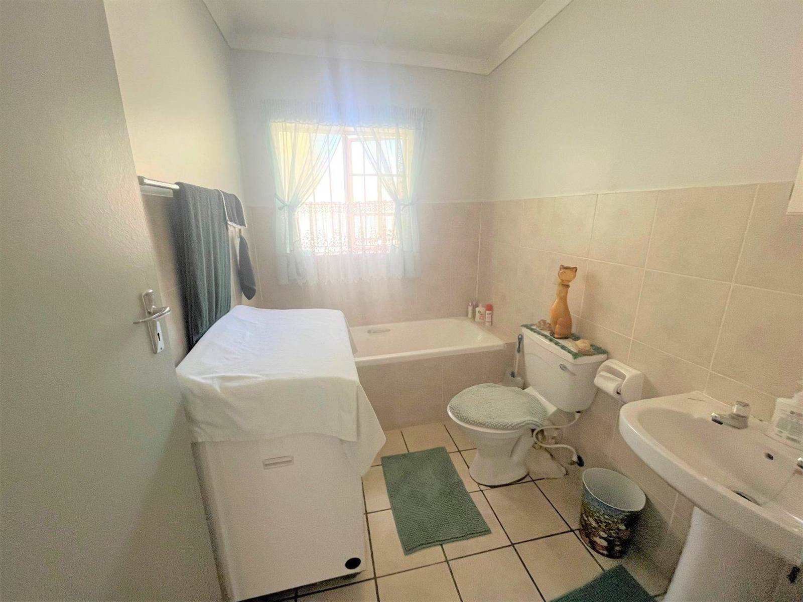 3 Bed Townhouse in Parktown Estate photo number 28