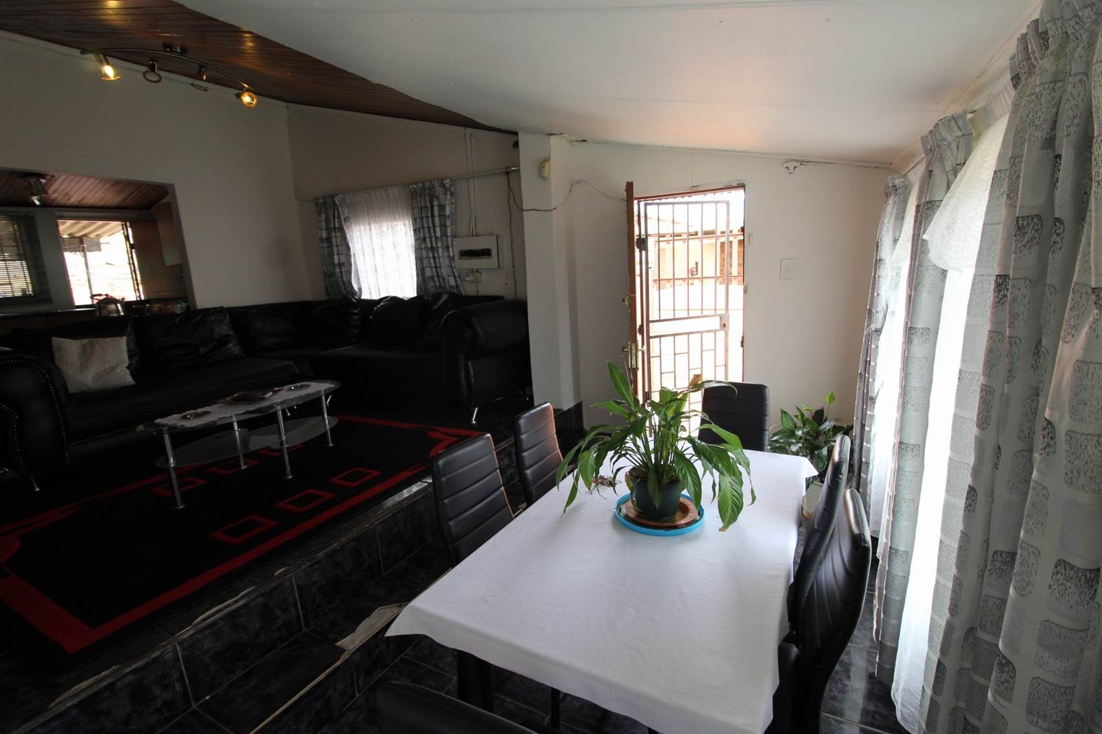 2 Bed House in Riverlea photo number 7