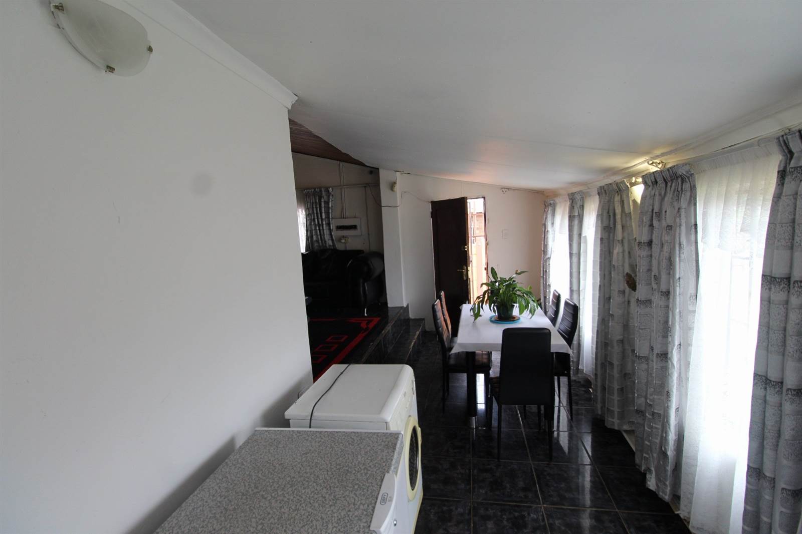 2 Bed House in Riverlea photo number 6