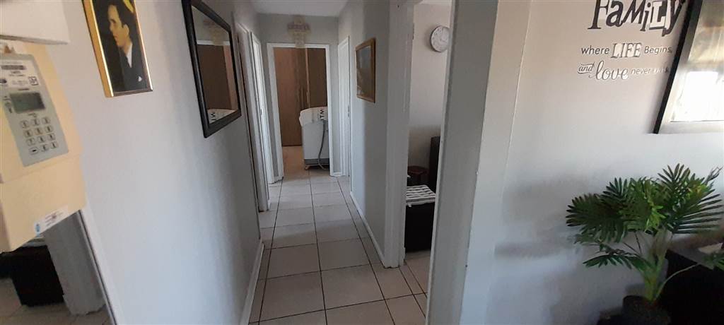 3 Bed Apartment in Algoa Park photo number 7